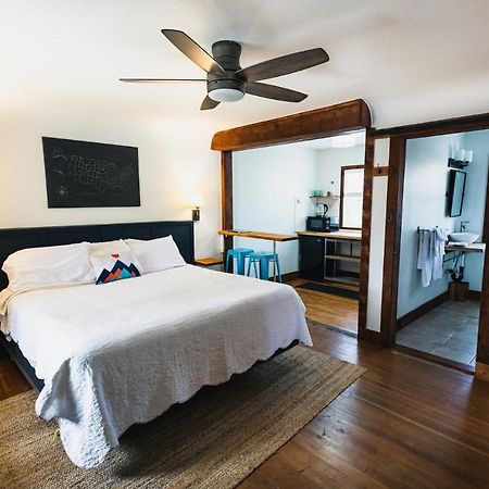 Left Coast Lodge - Pet Friendly Sisters Kültér fotó