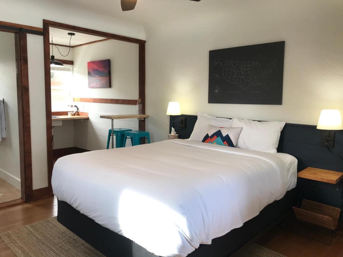 Left Coast Lodge - Pet Friendly Sisters Kültér fotó