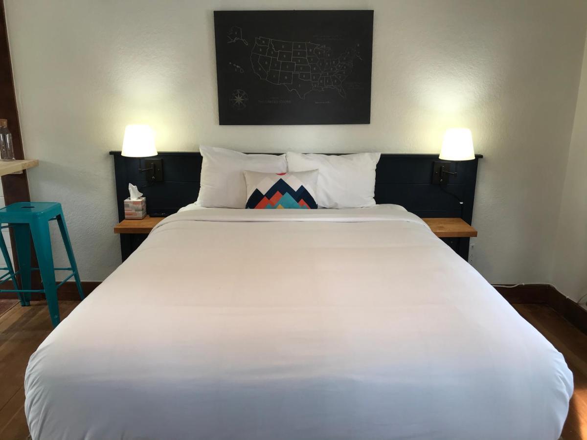 Left Coast Lodge - Pet Friendly Sisters Kültér fotó