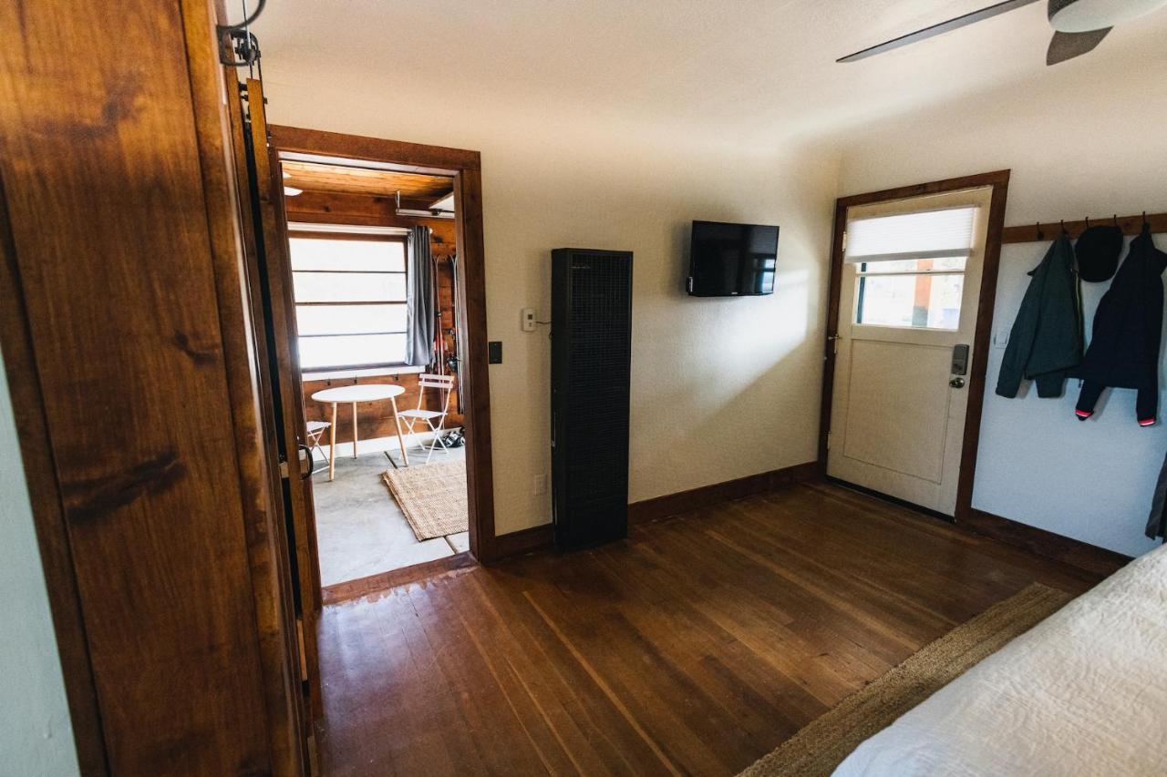 Left Coast Lodge - Pet Friendly Sisters Kültér fotó