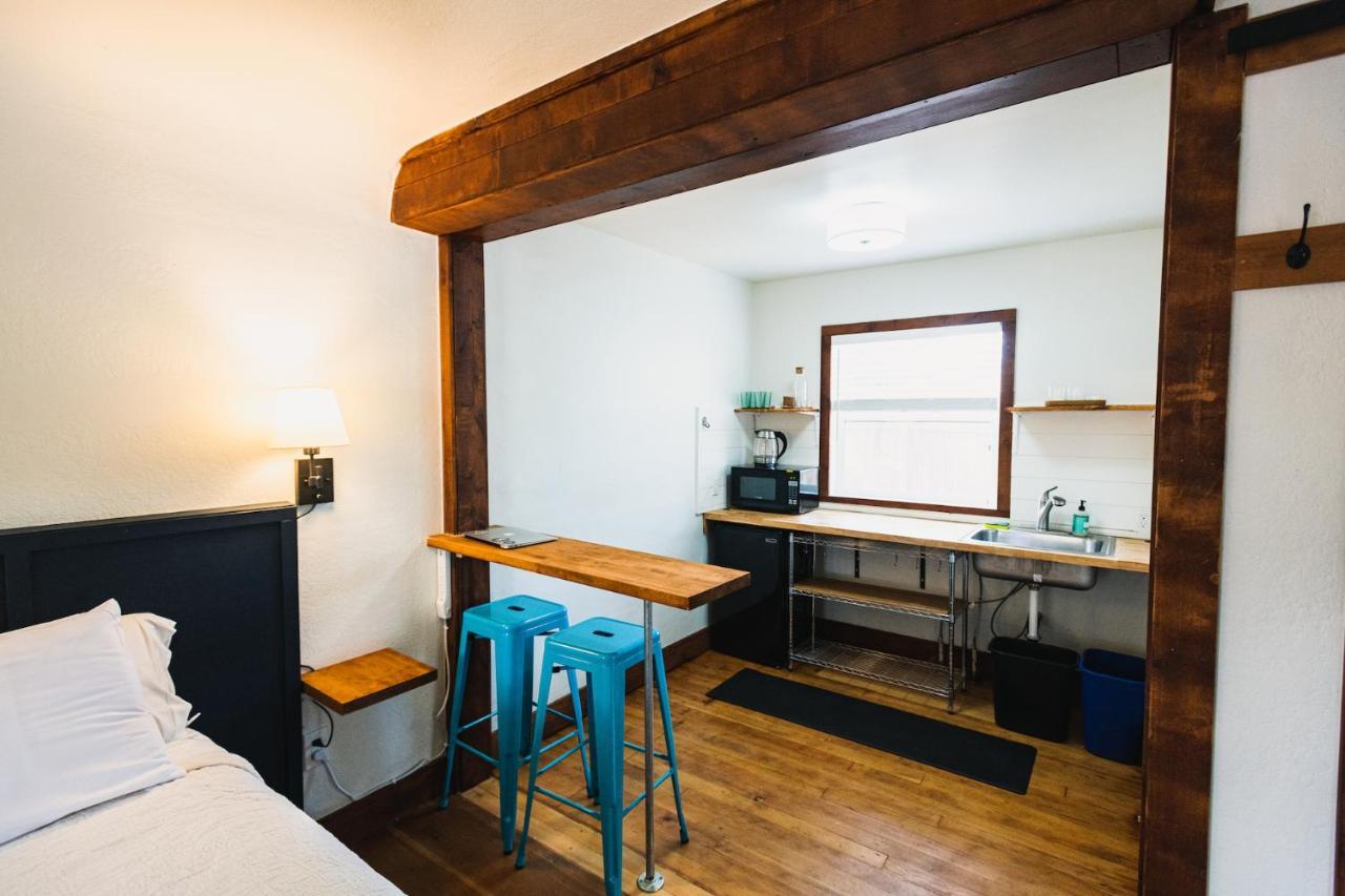 Left Coast Lodge - Pet Friendly Sisters Kültér fotó