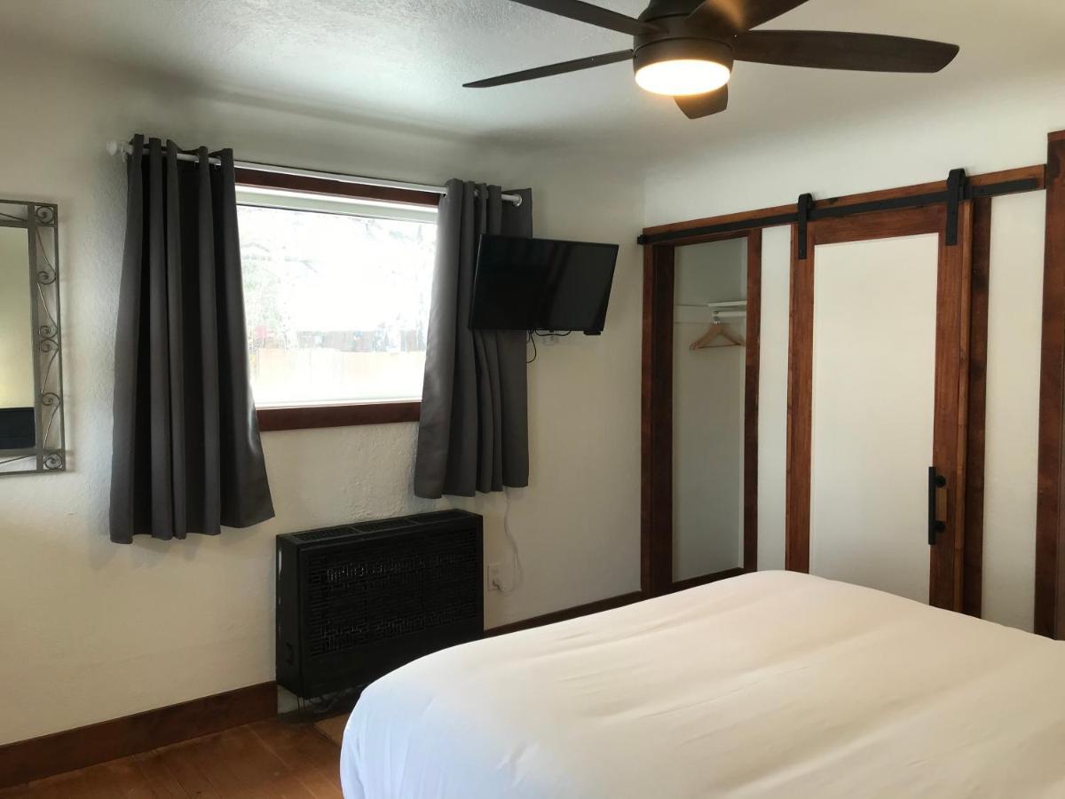 Left Coast Lodge - Pet Friendly Sisters Kültér fotó
