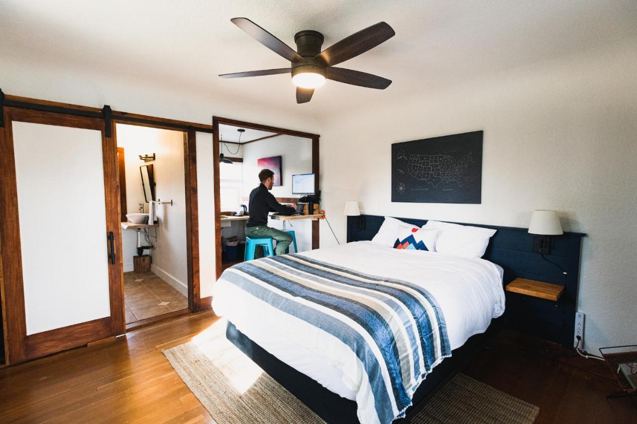 Left Coast Lodge - Pet Friendly Sisters Kültér fotó