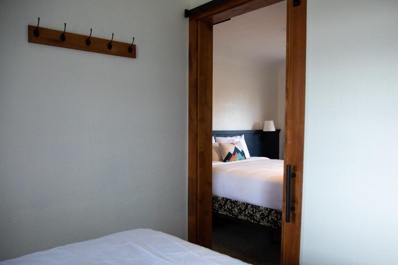 Left Coast Lodge - Pet Friendly Sisters Kültér fotó