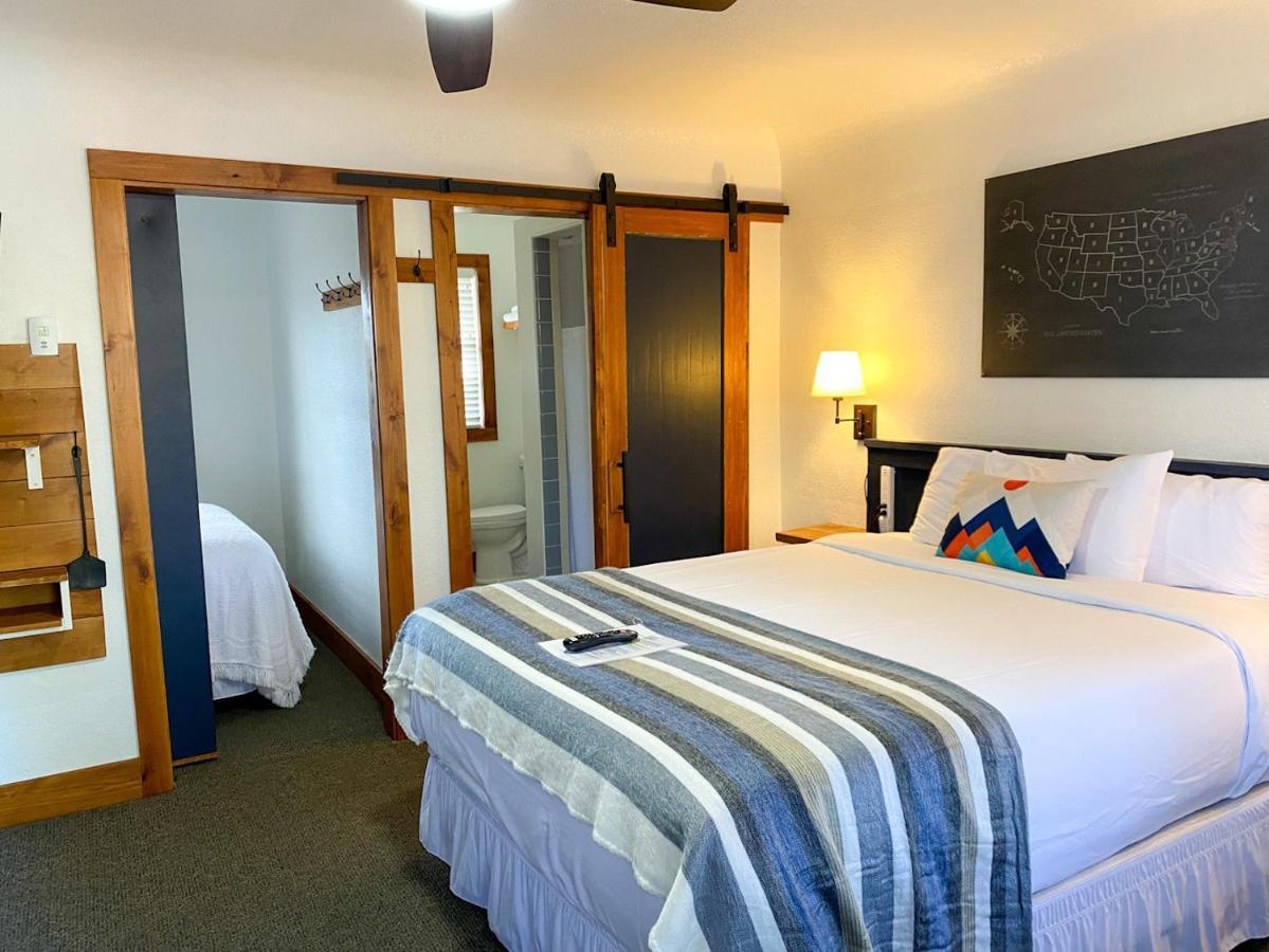 Left Coast Lodge - Pet Friendly Sisters Kültér fotó